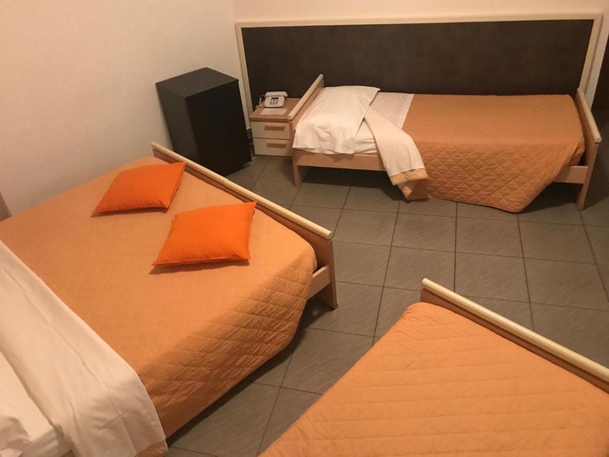 Twelve Hotel Moncalieri Eksteriør billede