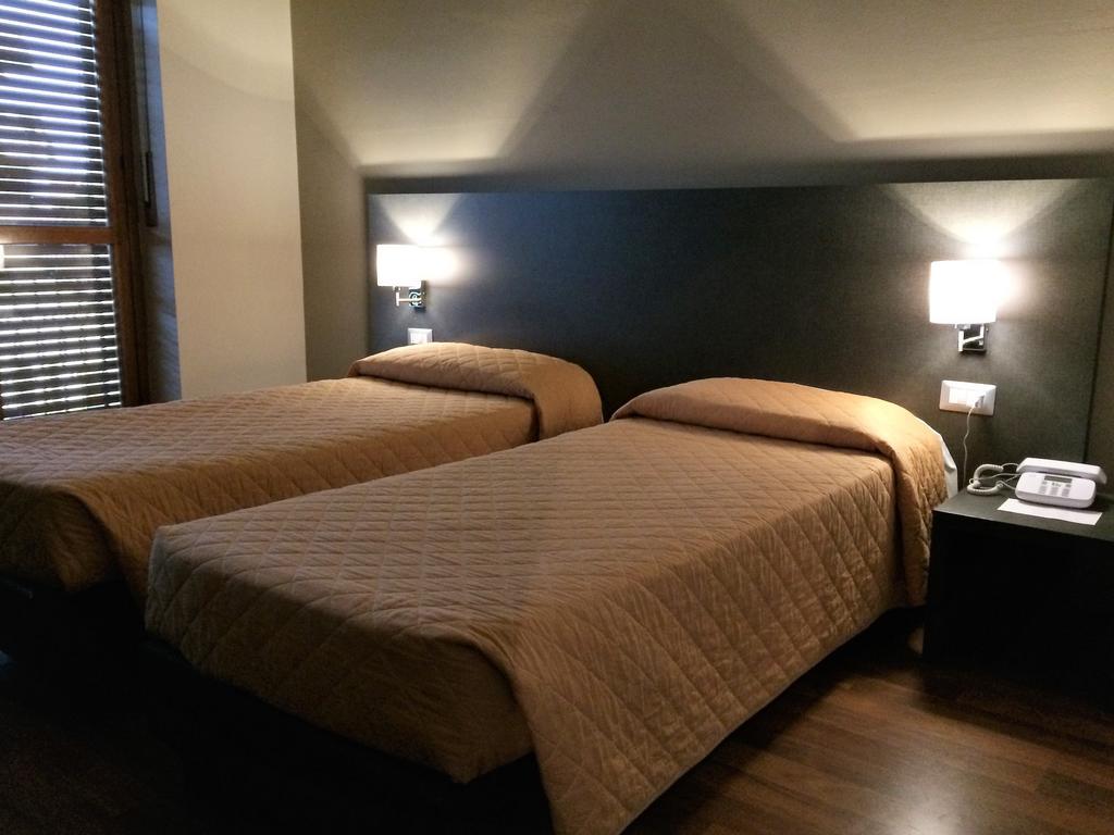 Twelve Hotel Moncalieri Eksteriør billede