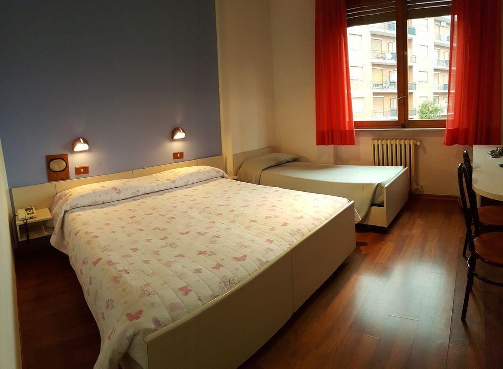 Twelve Hotel Moncalieri Eksteriør billede