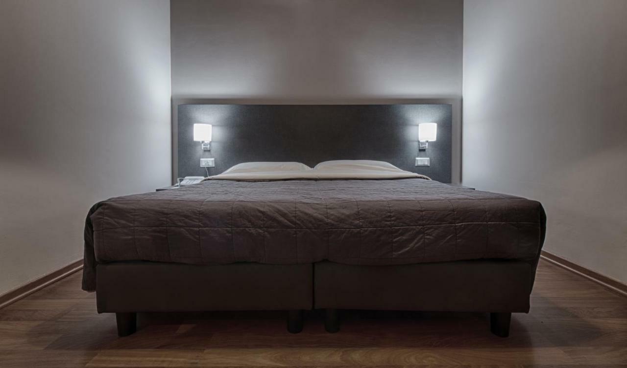 Twelve Hotel Moncalieri Eksteriør billede